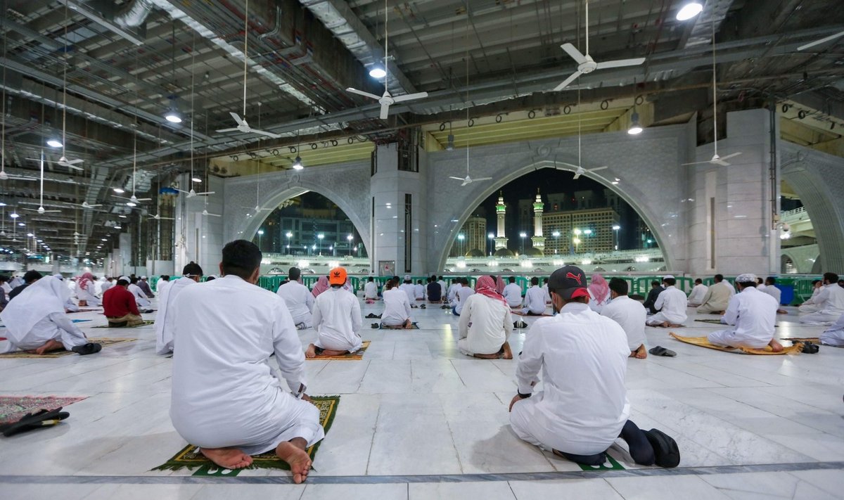Pamaldos Didžiojoje mečetėje Mekoje