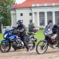 Motociklininkai apjuosė Lietuvą Baltijos kelio dieną