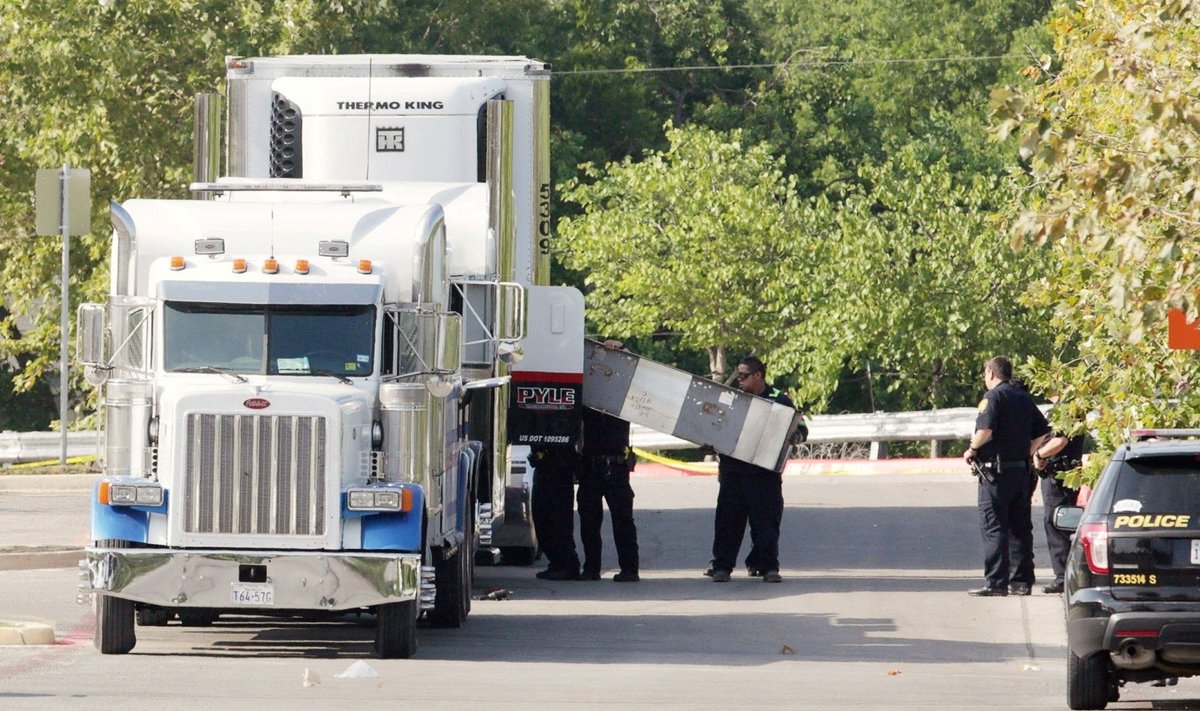 Teksase sunkvežimyje rasti  mirę ir leisgyviai migrantai