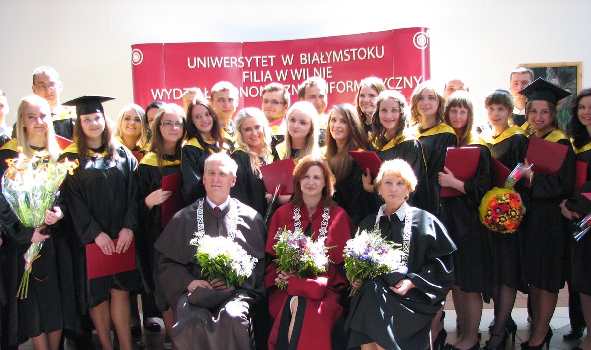 Wręczenie dyplomów na filii UwB w Wilnie 2015