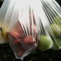 Торговцы готовятся ввести плату за одноразовые пластиковые пакеты