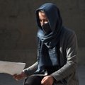 Uždraudus moterims dirbti, JT sustabdė kai kurias programas Afganistane