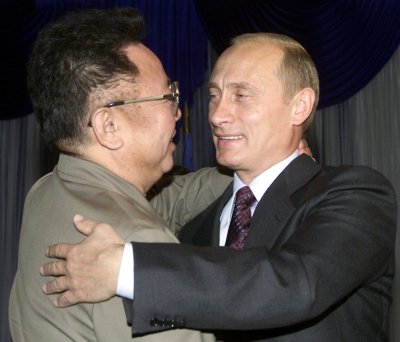 Vladiiras Putinas su Kim Jong-ilu 2002 metais
