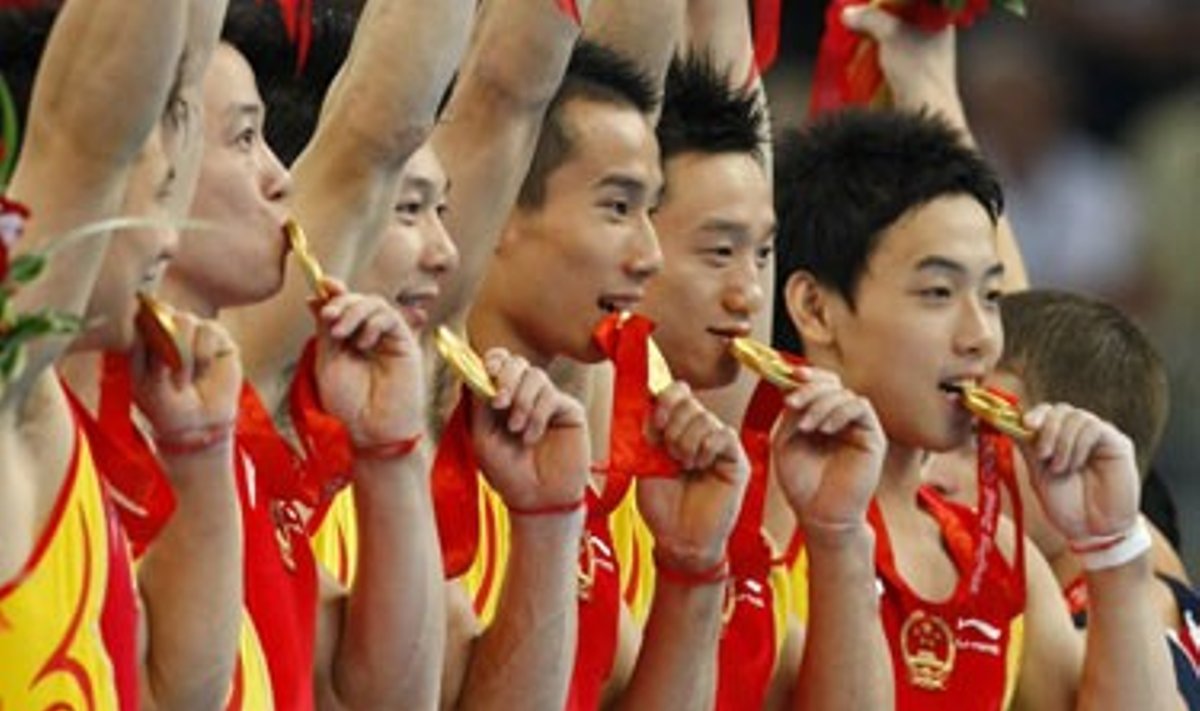 Kinijos gimnastai, Pekino olimpiadoje laimėję aukso medalius
