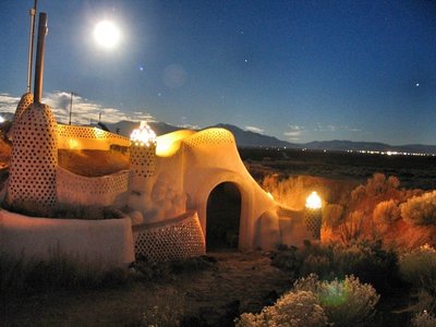 Earthship mokykla