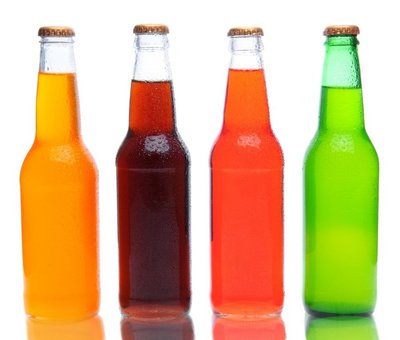 Saldūs gėrimai kenksmingi dėl juose esančių cukraus kiekių 
