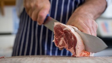 4 būdai suminkštinti mėsą: skanausite, net jei seniau būdavo neįkandama