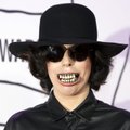 „YouTube Music Awards“ apdovanojimuose Lady Gaga pasirodė be kelnių ir su dantų protezais
