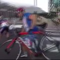 Dėl itin smarkaus vėjo Keiptaune sportininkai negalėjo išlaikyti dviračių rankose