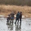 Aplinkosaugininkai priminė žvejams, kad be leidimų lipti ant ledo brangu