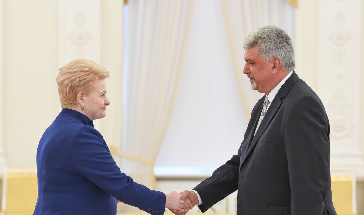 Lithuanian President Dalia Grybauskaitė and Hungarian Ambassador Zoltan Jancsi. Photo R.Dačkus