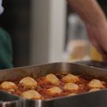 „Virtuvės mitų griovėjai“: sotus troškinys su vištienos kukulaičiais