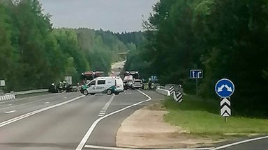 Didelė avarija Prienų rajone: stipriai susidūrė trys automobiliai, nukentėjo du žmonės