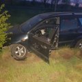 Girtas „Ford“ vairuotojas bandė partrenkti policininką, bėgo, bet užstrigo laukuose