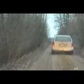 Girto „Opel“ vairuotojo gaudynės Kėdainių r.: spruko pro laukus ir įstrigo suartoje žemėje