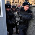 Sulaikyti prie Rusijos FSB protestavę žmonės