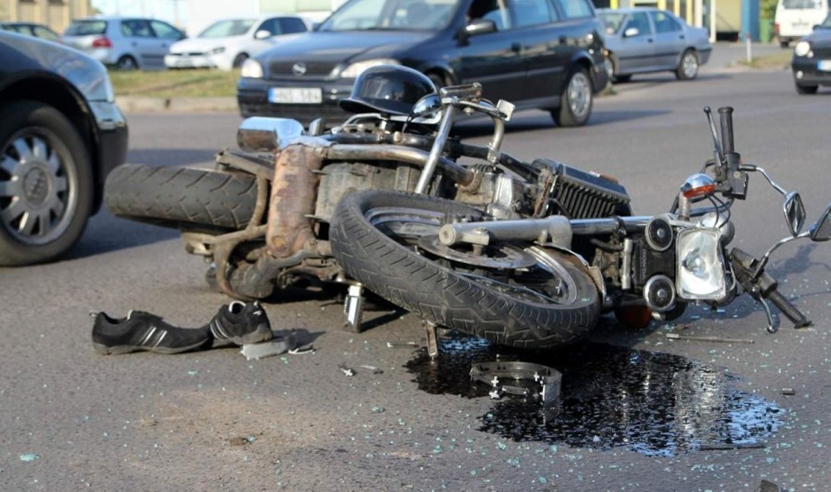 Kaune per avariją nukentėjo motociklininkas