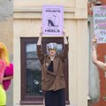 Artėjančio Alen Chicco koncerto proga „queer“ kūrėjai į gatvės išėjo su plakatais, kurie kviečia į gyvenimą pažvelgti atviriau