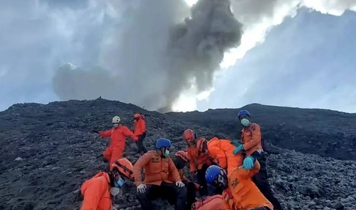 Indonezijoje išsiveržė ugnikalnis