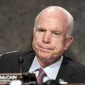 Trumpas dar kartą užsipuolė velionį senatorių McCainą