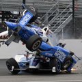 Įspūdingai debiutavęs F. Alonso tapo kraupios „IndyCar 500“ avarijos liudininku
