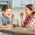 Dietologė: kaip išmokyti vaikus valgyti tinkamai ir kodėl negalima drausti saldumynų