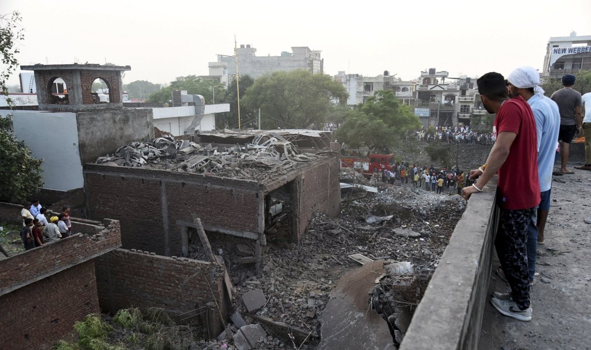 Indijoje driokstelėjus sprogimui fejerverkų gamykloje žuvo mažiausiai 18 žmonių
