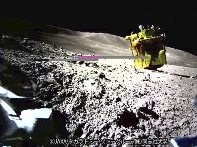 Japonijos zondas SLIM Mėnulio paviršiuje nusileido aukštyn kojomis. JAXA/Takara Tomy/Sony Group Corporation/Doshisha University nuotr.