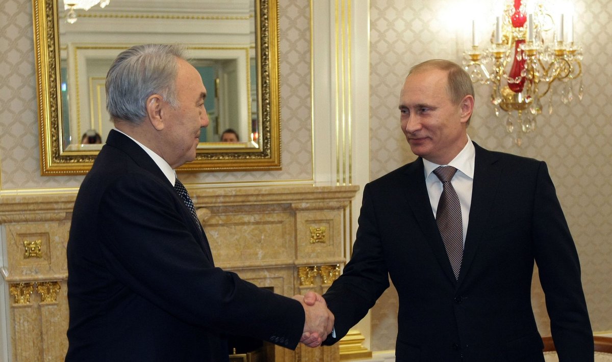Kazachstano prezidentas N.Nazarbajevas ir Rusijos premjeras V.Putinas