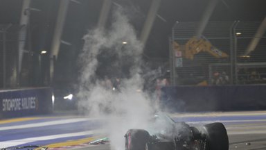 Šiurpi avarija „Formulės 1“ kvalifikacijoje: po smūgio į sieną bolidas subyrėjo į šipulius