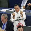Депутат Европарламента оштрафован за футболку с Меркель в образе Гитлера