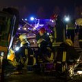 Vilniuje iš apvirtusio ir degančio autobuso išgelbėti žmonės: surengtos kontrolinės pratybos