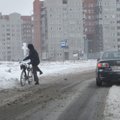 Eismo sąlygos – sudėtingos: daugelyje šalies rajonų keliai slidūs ir provėžoti