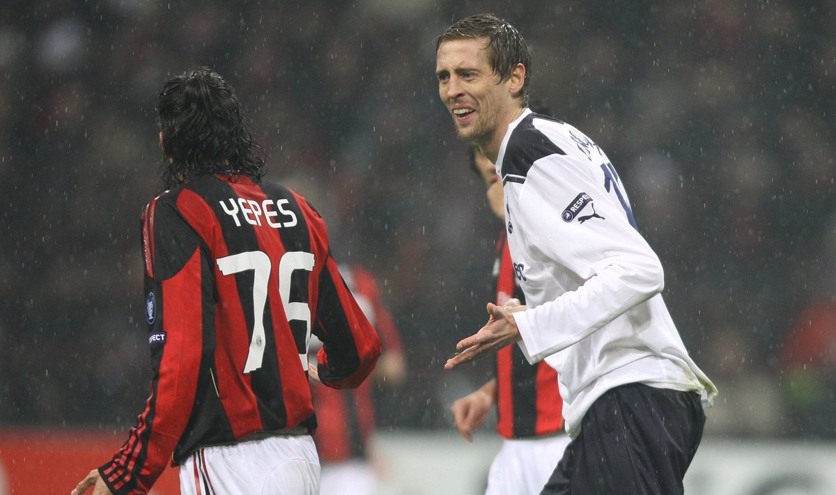 Mario Yepesas (AC "Milan") ir Peteris Crouchas ("Tottenham") 