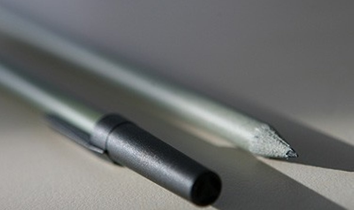 Rašiklis ir pieštukas iš perdirbtų JAV dolerių
