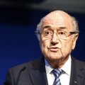 FIFA prezidentas S. Blatteris ir UEFA Vadovas M. Platini laikinai nušalinti nuo pareigų