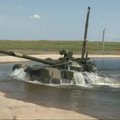 Volgogrado srityje vykusiose pratybose tankai nardė vandens telkiniuose