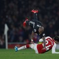 „Arsenal“ ir „Man United“ kova virto reto grožio trileriu su įvarčiais ir raudona kortele