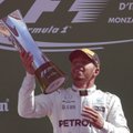 Italijoje – triuškinama „Mercedes“ pergalė prieš S. Vettelį