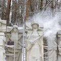Угрозы во время сноса советских скульптур: вы так призовете российские танки
