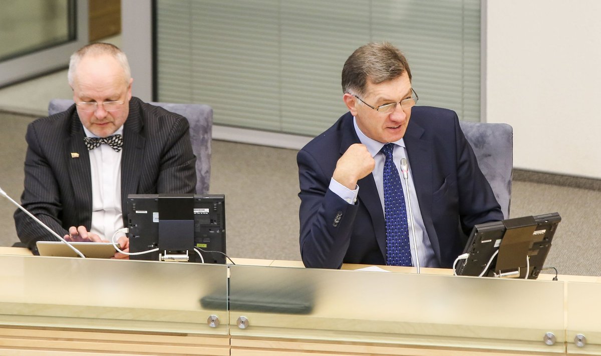 Defence Minister Juozas Olekas (left) and PM Algirdas Butkevičius are best-paid members of the cabinet