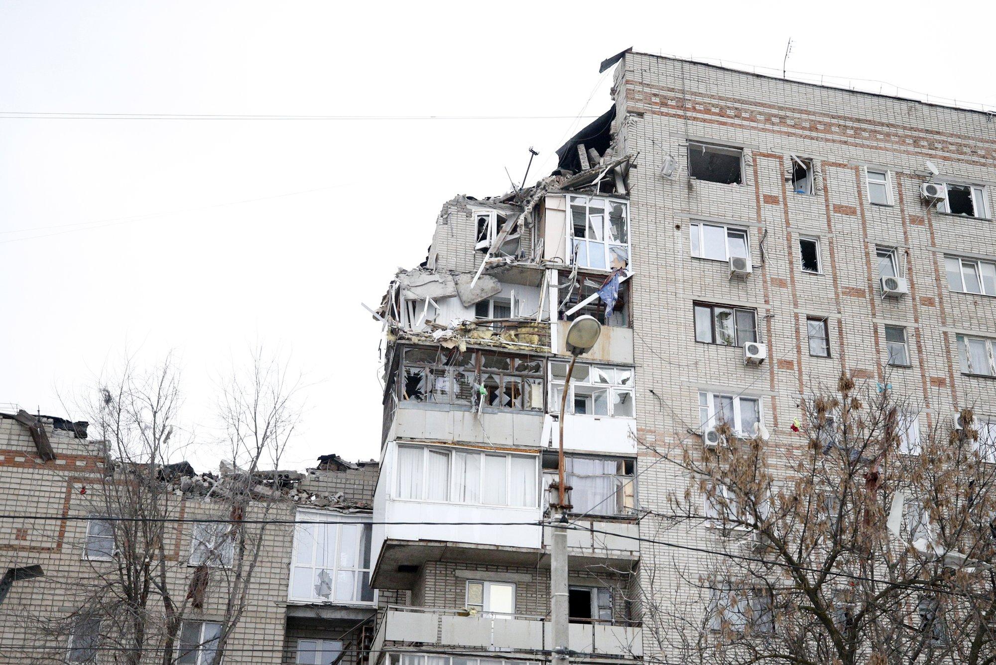 Взрыв в жилом доме в Ростовской области: разрушены два этажа, один человек  погиб - Delfi RU