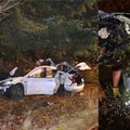 Siaubinga „Tesla“ avarija: vairuotojas išgyveno, bet baterijos celės išdaužė aplinkinių namų langus
