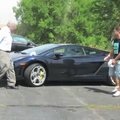 Pokštas apie apdergtą „Lamborghini“ baigėsi elektrošoku