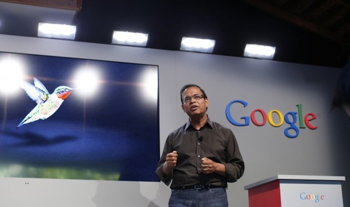 Garaže, kur prieš 15 metų buvo įkurta kompanija "Google", dabartinis jos viceprezidentas Amitas Singhalas pristato naują paieškos algoritmą "Hummingbird"