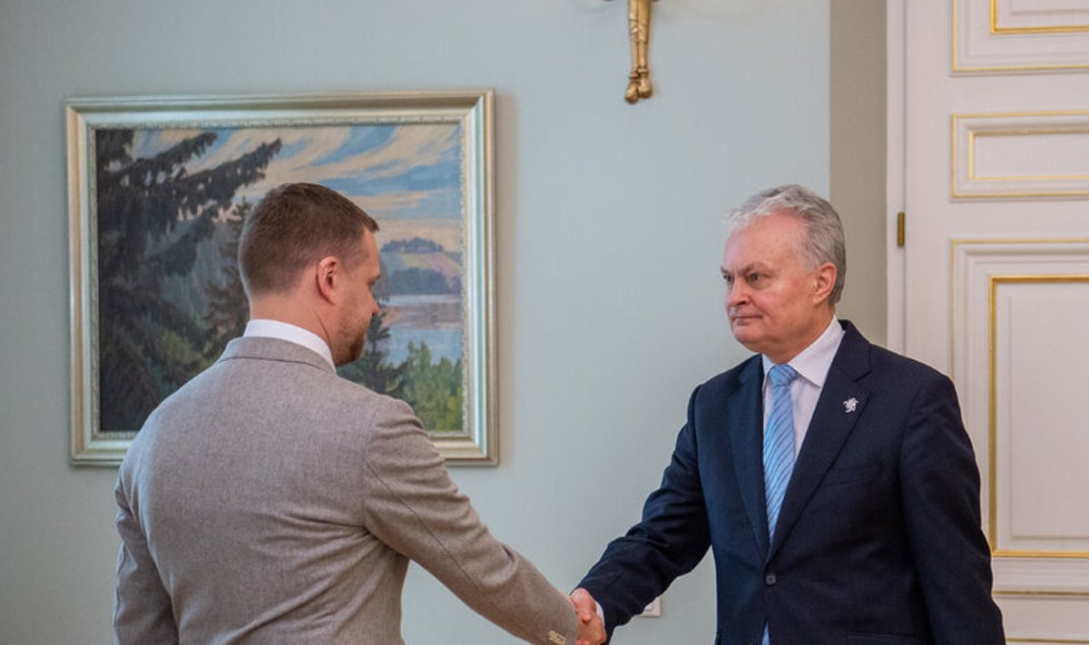 Prezidentas Gitanas Nausėda susitinka su užsienio reikalų ministru Gabrieliumi Landsbergiu. 