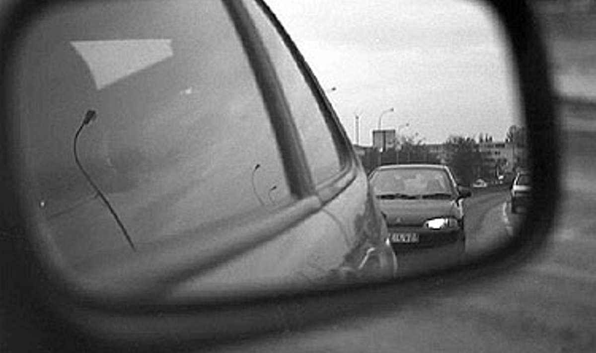 Automobilio veidrodėlis, gatvė