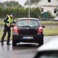 Klaipėdos pareigūnai baudė KET pažeidėjus: mopedo vairuotojui teko susimokėti ir už turėtą kontrabandą