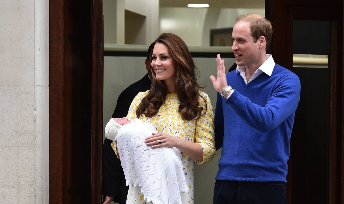 Princas Williamas ir Kate Middleton su naujagime