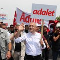 Turkijos opozicijos partija pradėjo 425 km „teisingumo žygį“